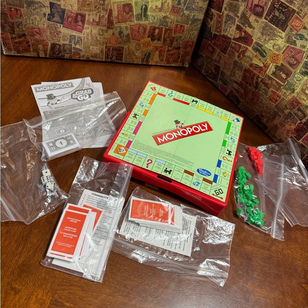 Hasbro Monopoly Grab & Go travel Board game